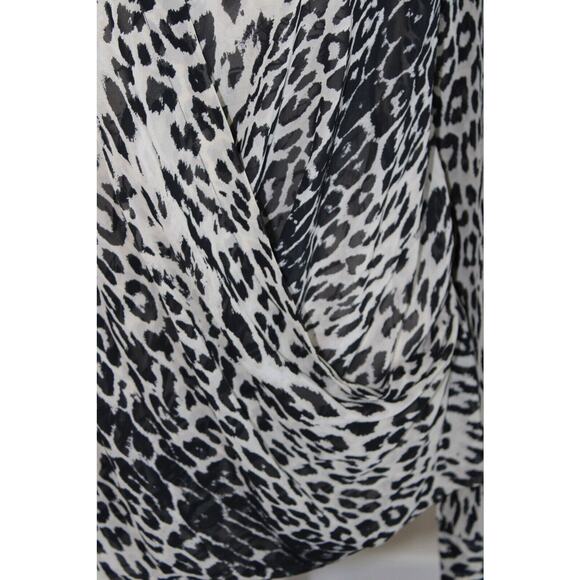 Kenneth Cole Women’s Blouse faux wrap animal print gray V-neck Size M - Picture 4 of 10